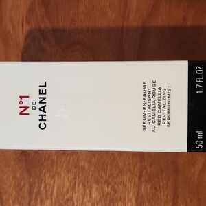 CHANEL N°1 Serum-in-Mist with Red Camellia